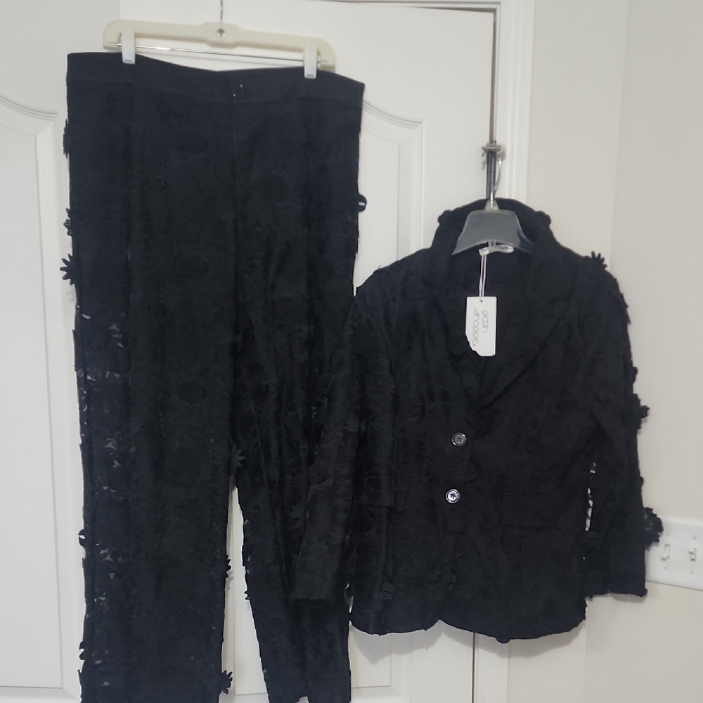 Chic Black Women's Pantsuit Set